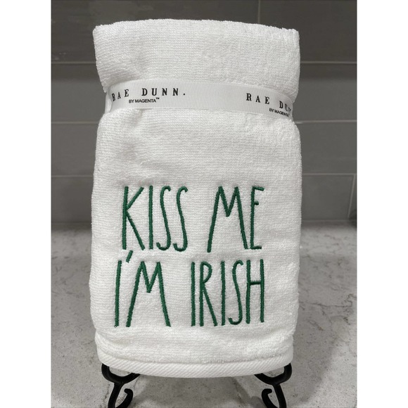KISS ME I’M IRISH Set of 2 Rae Dunn St. Patricks Day Embroidered Hand Towels NEW - Picture 1 of 4